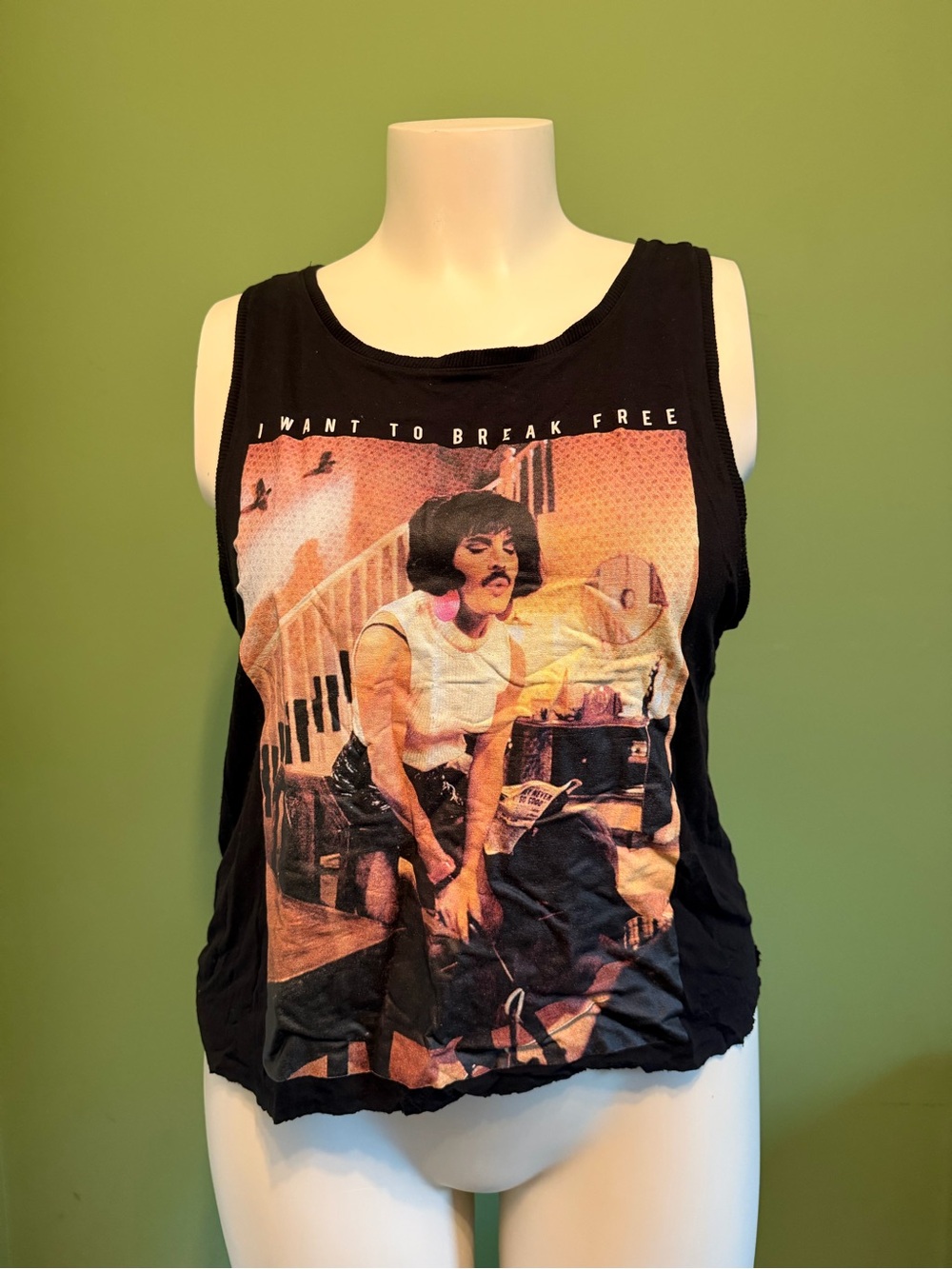 Black Graphic Women’s Tank Top with 'I Want to Break Free' Print